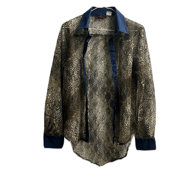 What’s Hot, Collar, Button Down, Long Sleeve Top, Multi, Size Medium - Picture 2 of 8